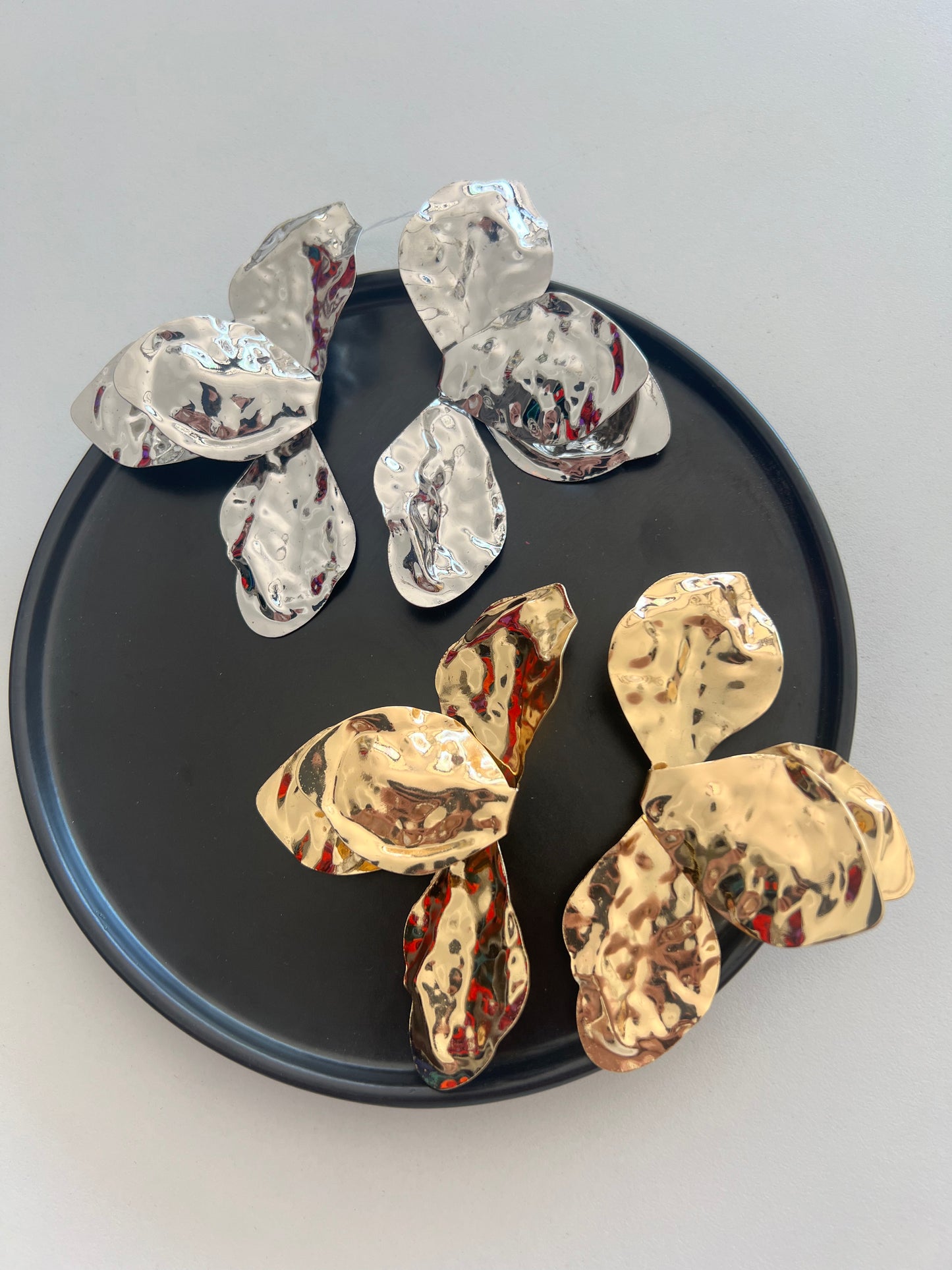 Aretes media flor